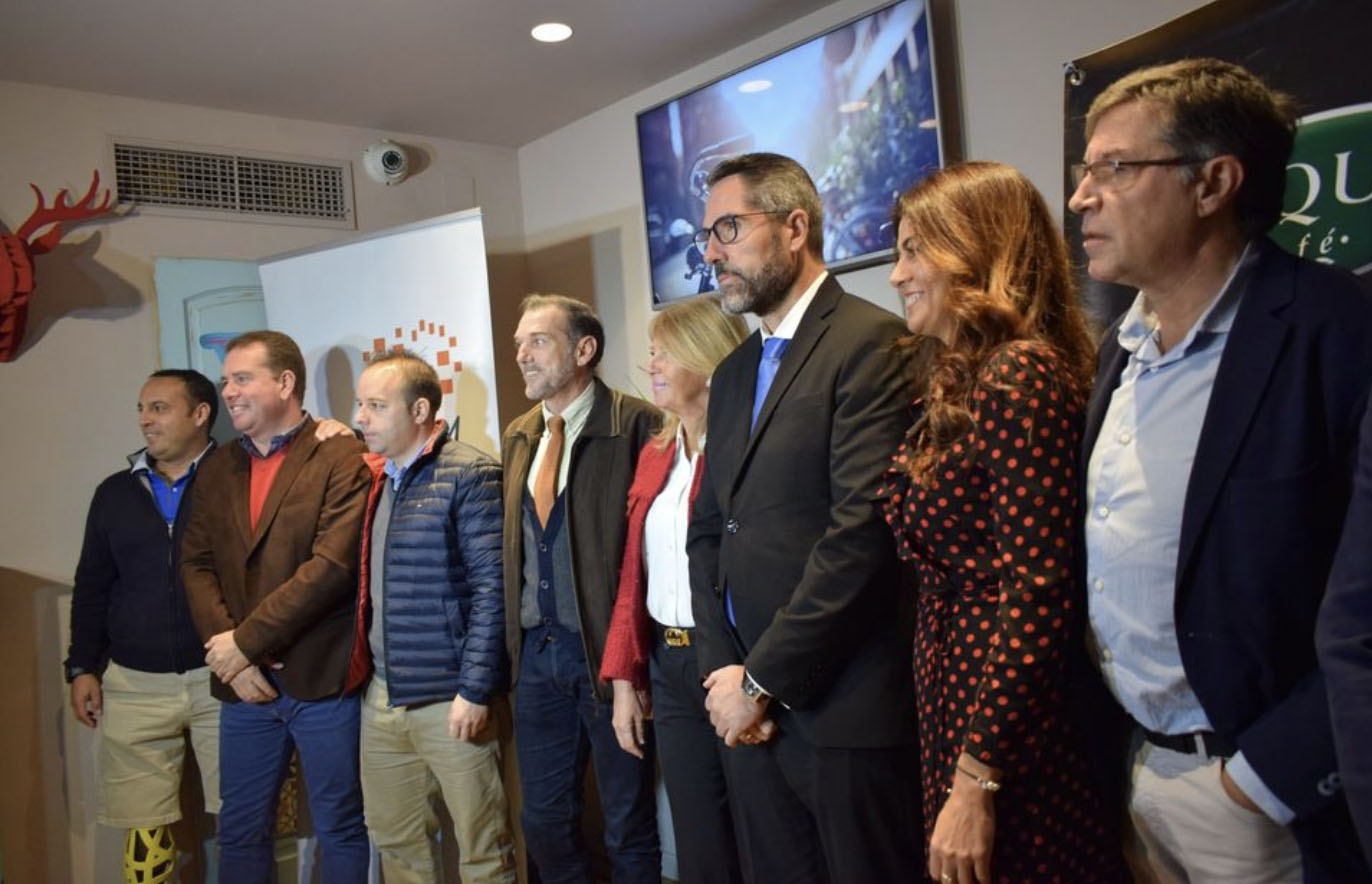 Los alcaldes de Marbella, Mijas Y Benahavis y el seleccionador nacional de baloncesto entregan los carné de periodista deportivo