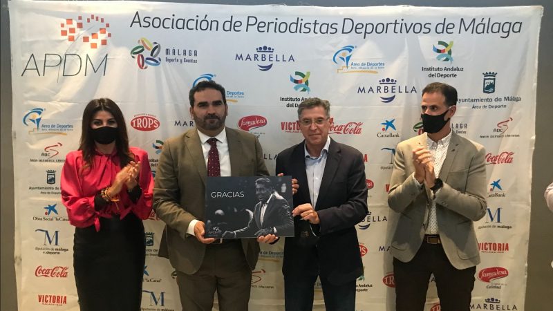Homenaje a Manolo Santana en la Copa de Navidad de Marbella de la APDM