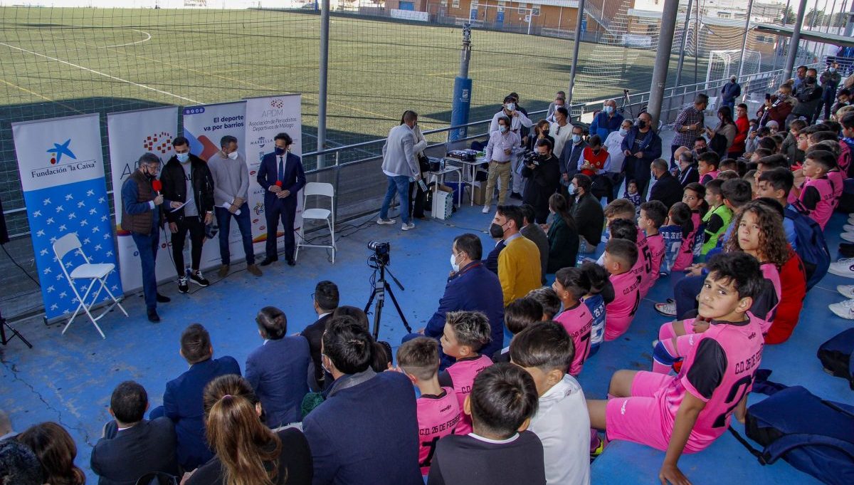 Luis Muñoz y Jesús Ortiz inauguran con notable éxito el programa ‘El deporte va por barrios’ en La Palma-Palmilla