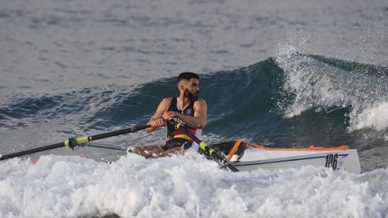 El remero Adrián Miramón estará el jueves en Pedregalejo en la segunda cita de 'El deporte va por barrios'